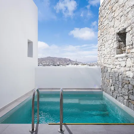 Hosting Moments Private Pool *